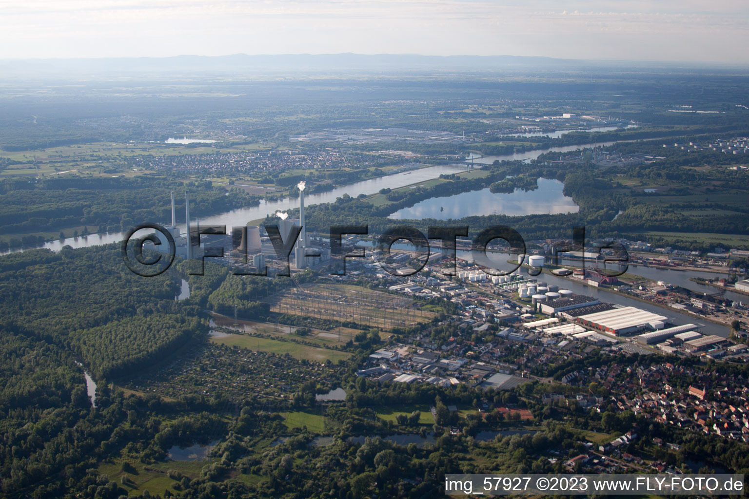 Ortsteil Rheinhafen in Karlsruhe im Bundesland Baden-Württemberg, Deutschland aus der Luft betrachtet