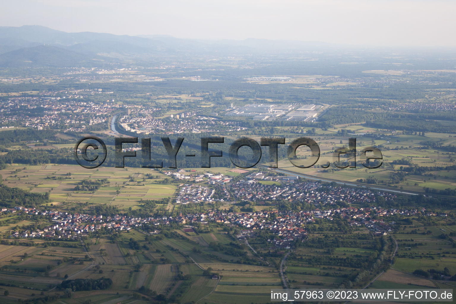 Drohnenbild von Steinmauern im Bundesland Baden-Württemberg, Deutschland