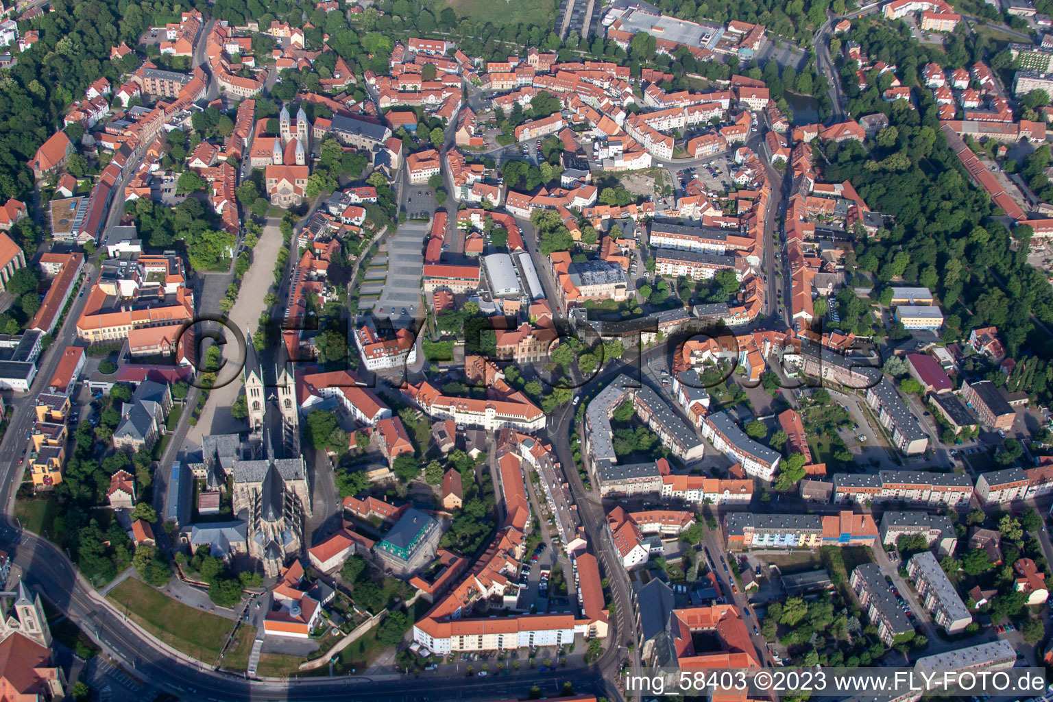 Stadtansicht von Halberstadt. Mit im Bild der Dom im Bundesland Sachsen-Anhalt, Deutschland