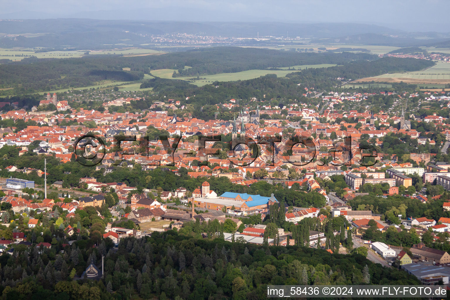 Luftaufnahme von Stadtansicht vom Innenstadtbereich in Quedlinburg im Bundesland Sachsen-Anhalt, Deutschland