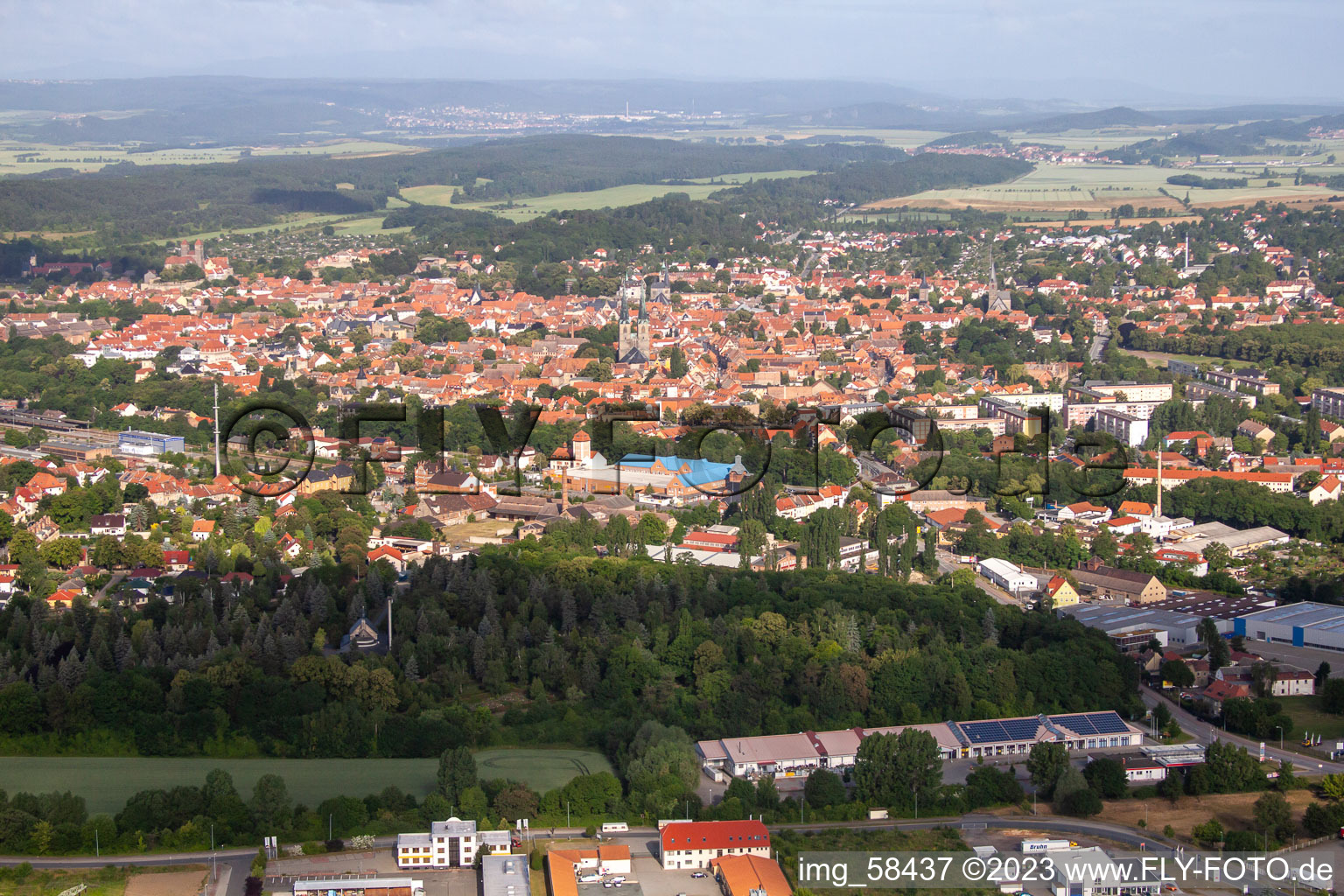 Schrägluftbild von Quedlinburg im Bundesland Sachsen-Anhalt, Deutschland