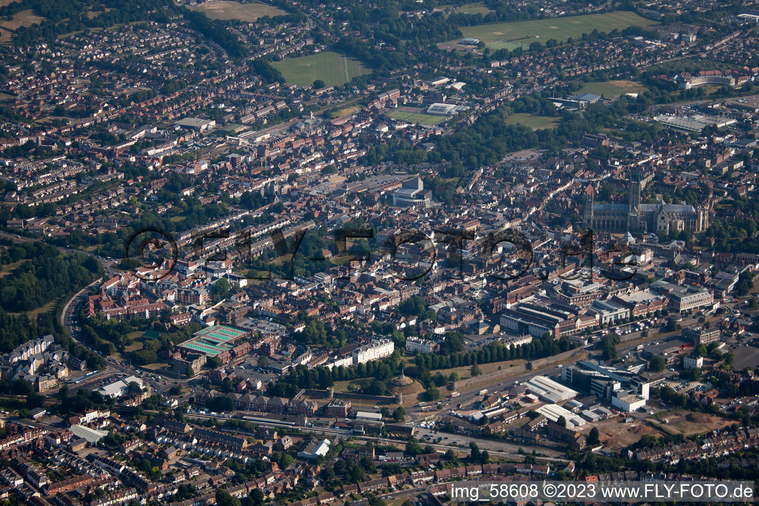 Luftaufnahme von Canterbury in Thanington im Bundesland England, Großbritanien