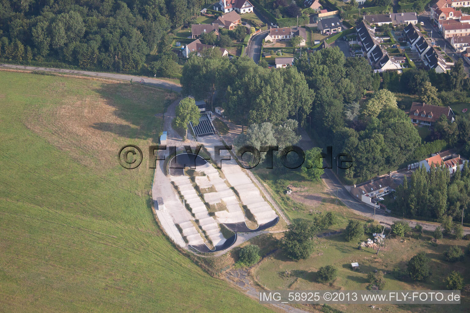 Luftaufnahme von Flugplatz St. Omer in Longuenesse im Bundesland Pas-de-Calais, Frankreich