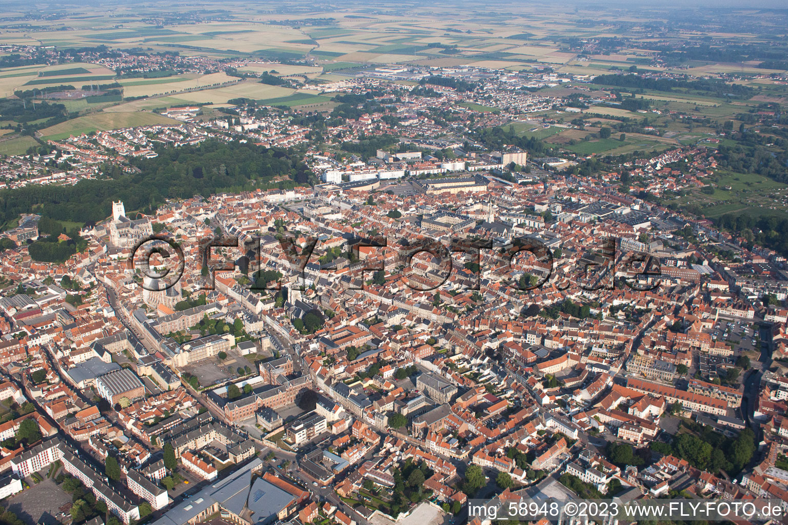 Luftbild von Saint-Omer im Bundesland Pas-de-Calais, Frankreich