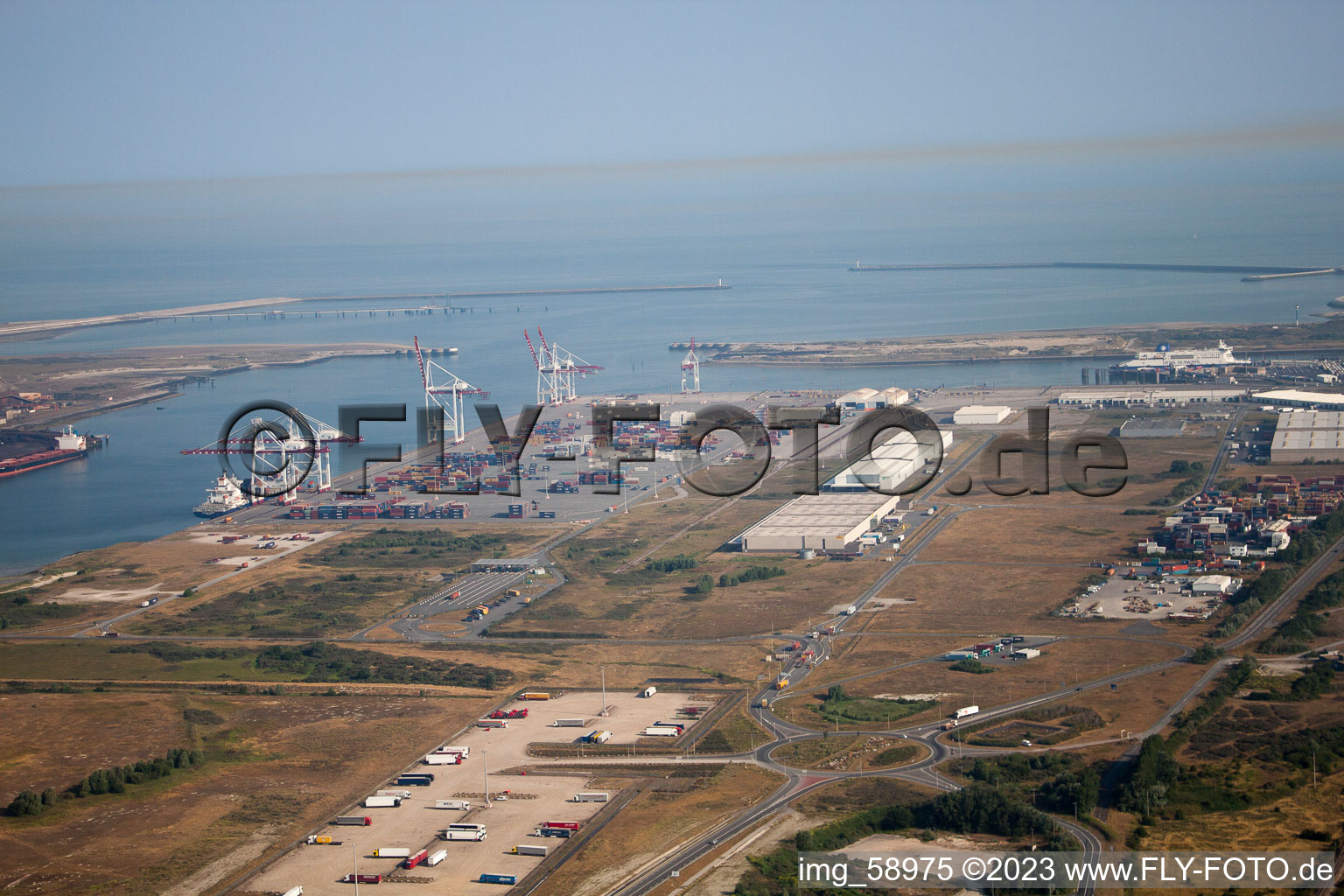 Luftbild von Hafen bei Loon-Plage im Bundesland Nord, Frankreich