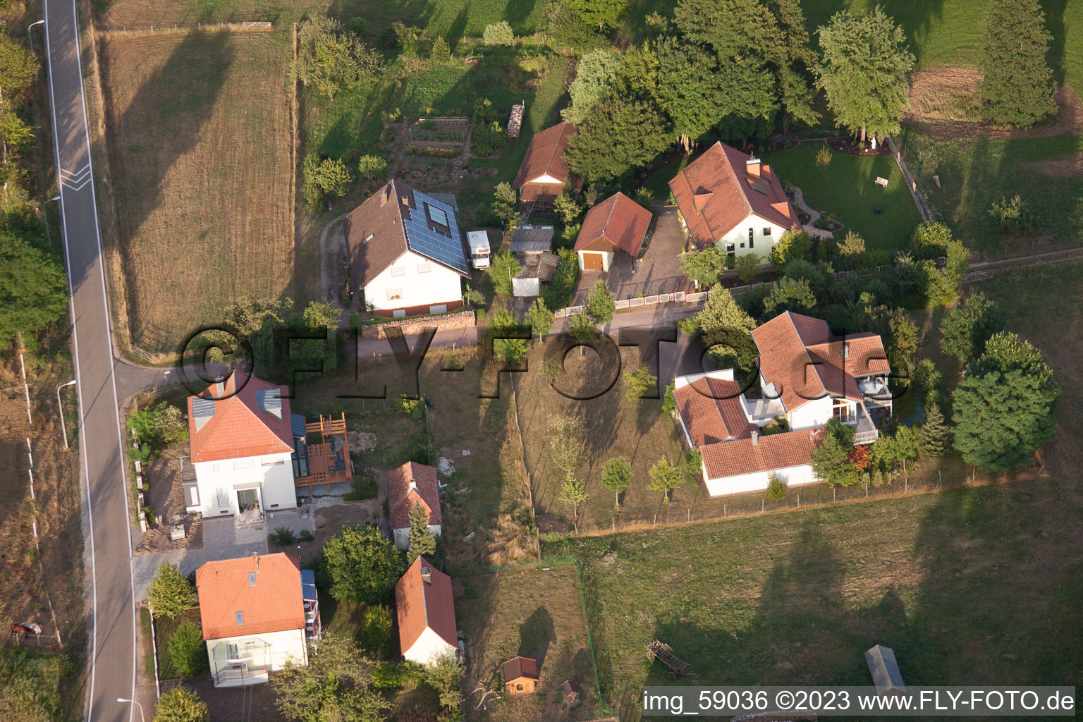 Bienwaldmühle im Bundesland Rheinland-Pfalz, Deutschland aus der Drohnenperspektive