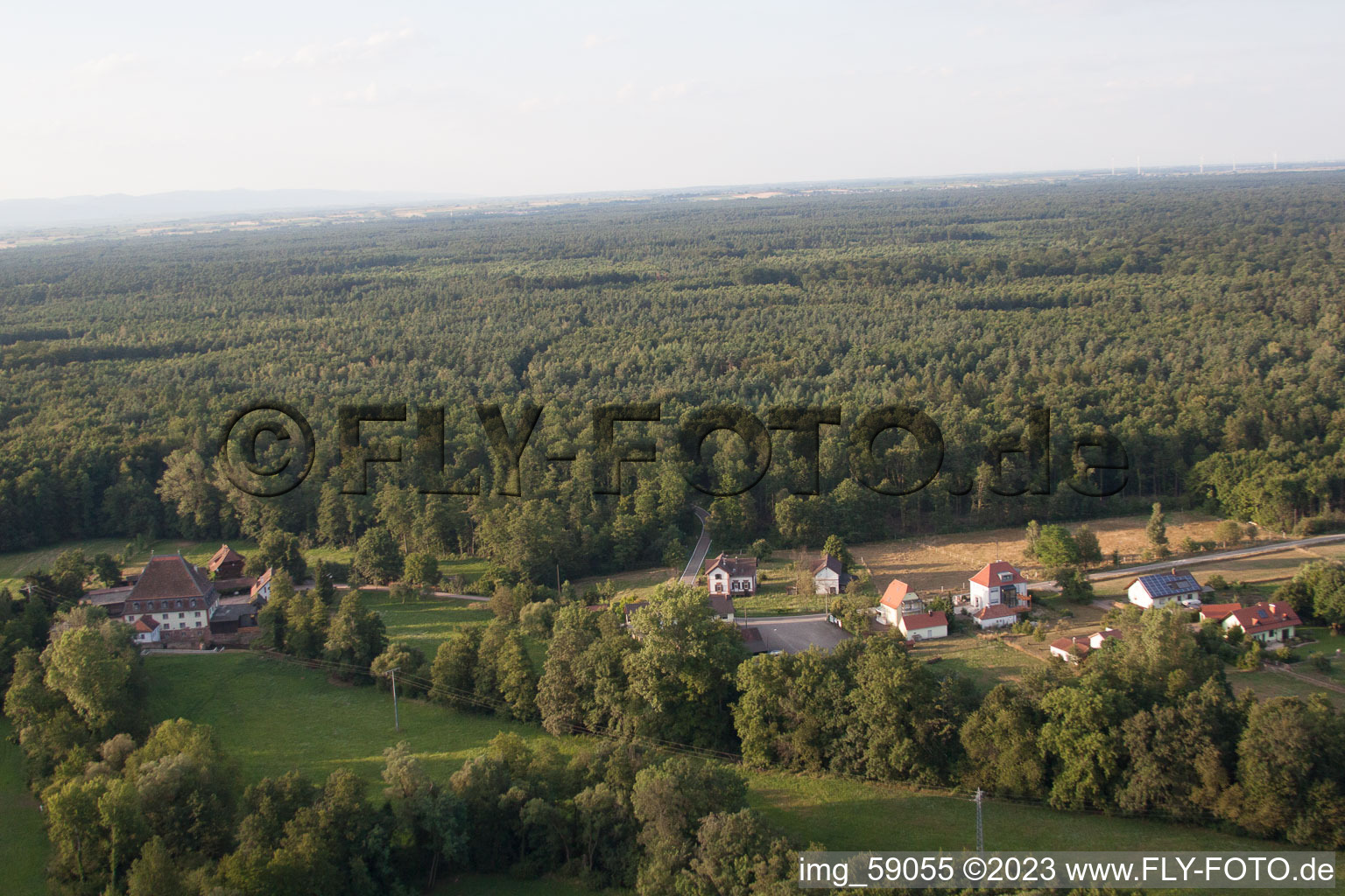Drohnenbild von Bienwaldmühle im Bundesland Rheinland-Pfalz, Deutschland