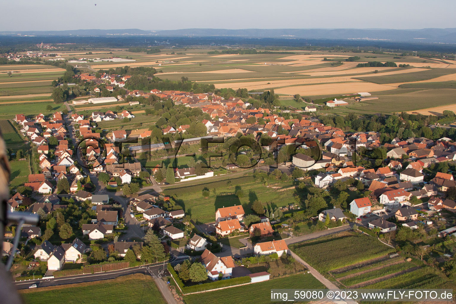 Niederlauterbach im Bundesland Bas-Rhin, Frankreich aus der Luft