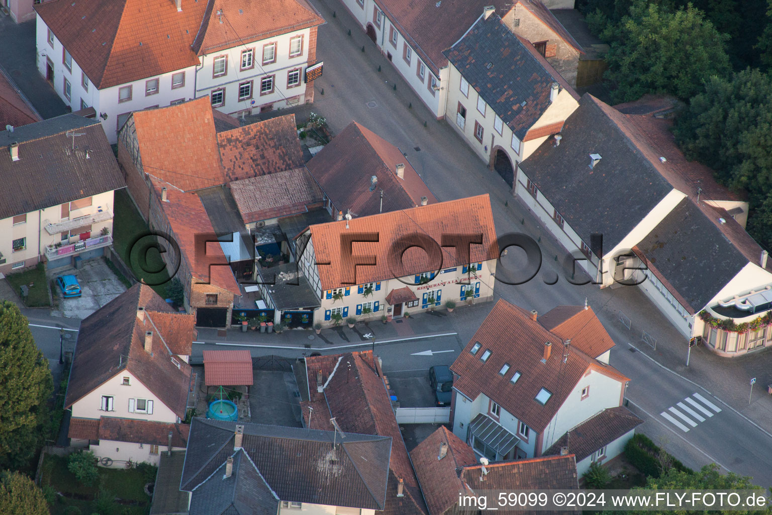 Luftbild von Lauterbourg, Restaurant a la Charrue (Gilbert) im Bundesland Bas-Rhin, Frankreich