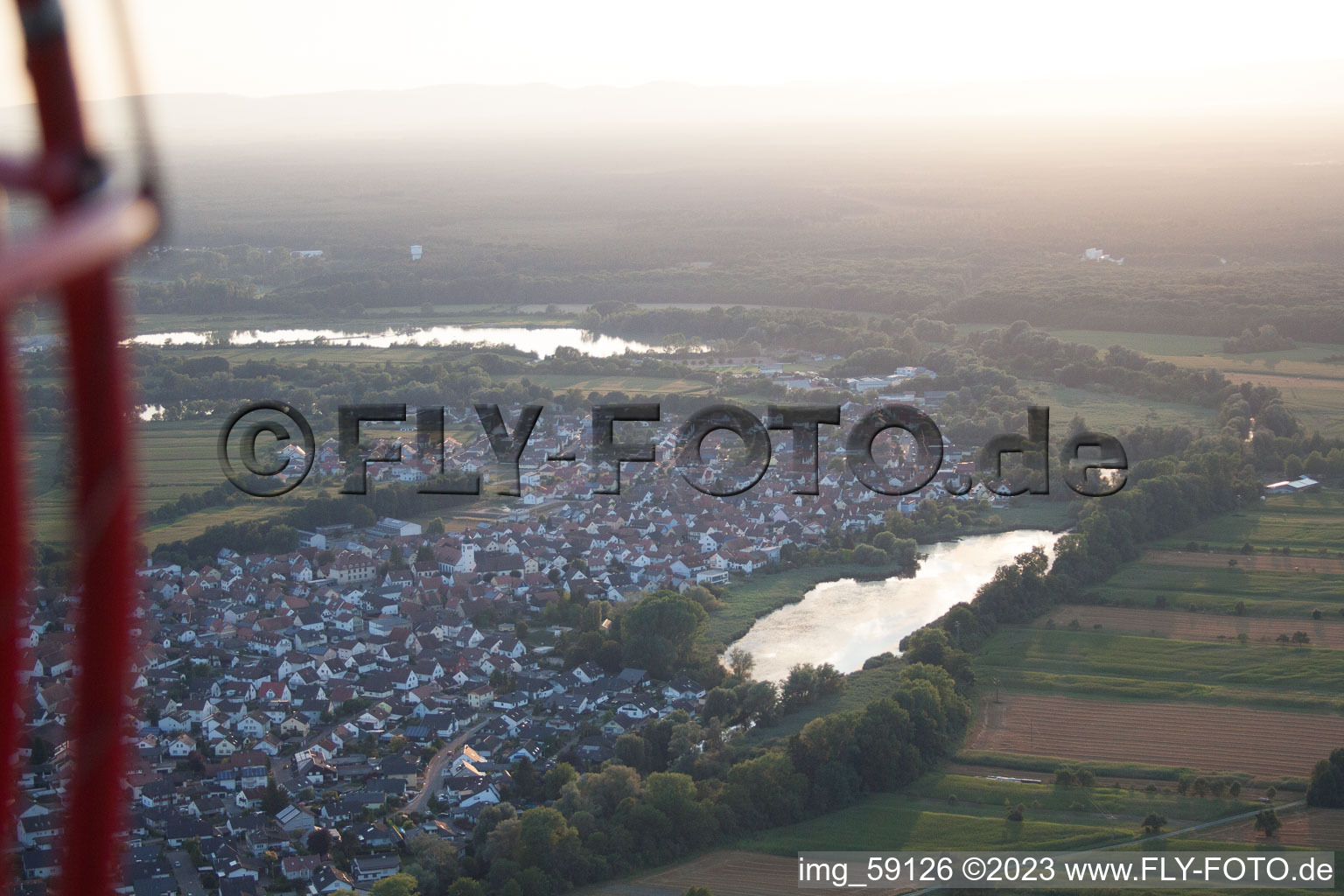 Neuburg im Bundesland Rheinland-Pfalz, Deutschland von oben
