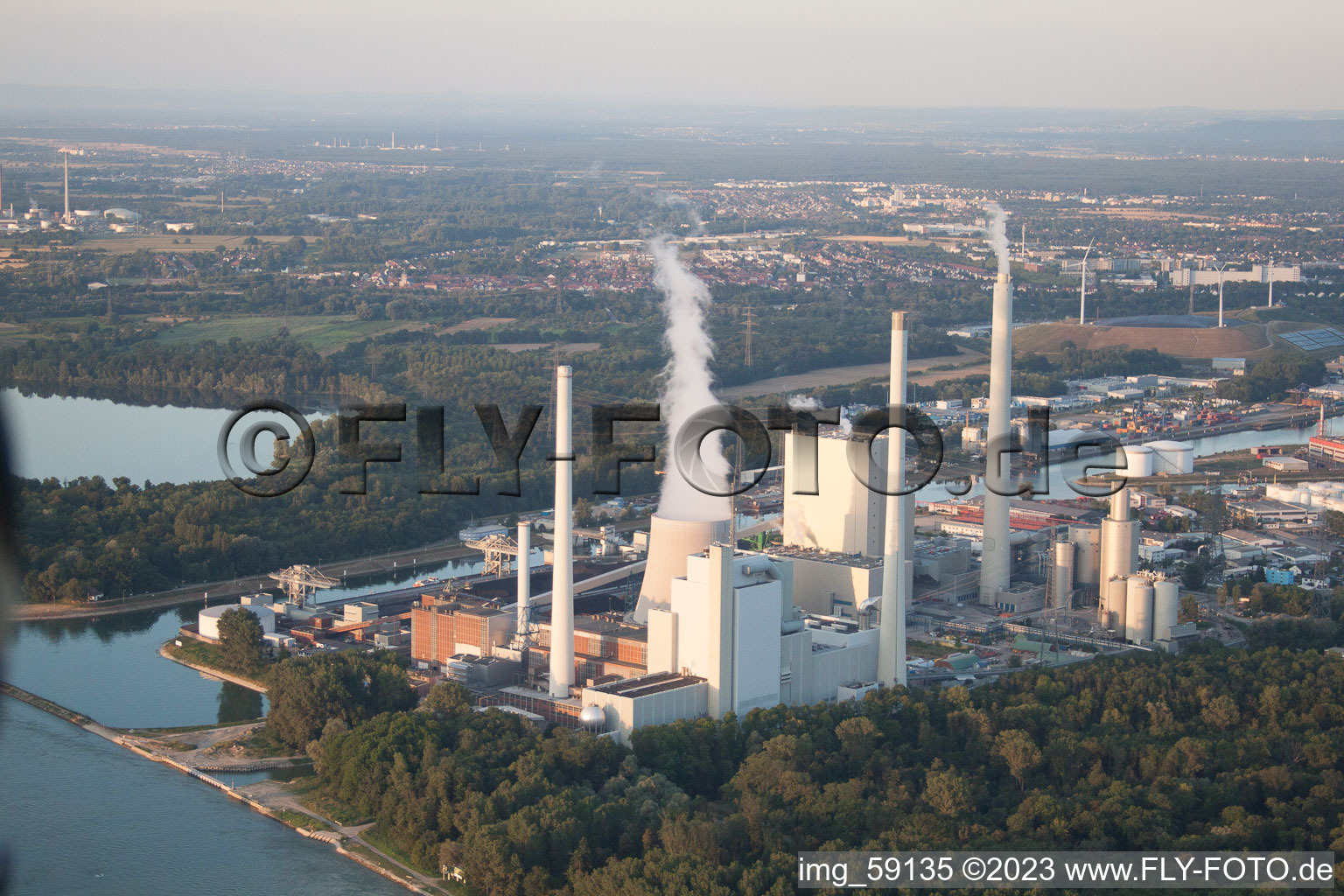 Luftbild von ENBW Kraftwerk am Rhein im Ortsteil Rheinhafen in Karlsruhe im Bundesland Baden-Württemberg, Deutschland