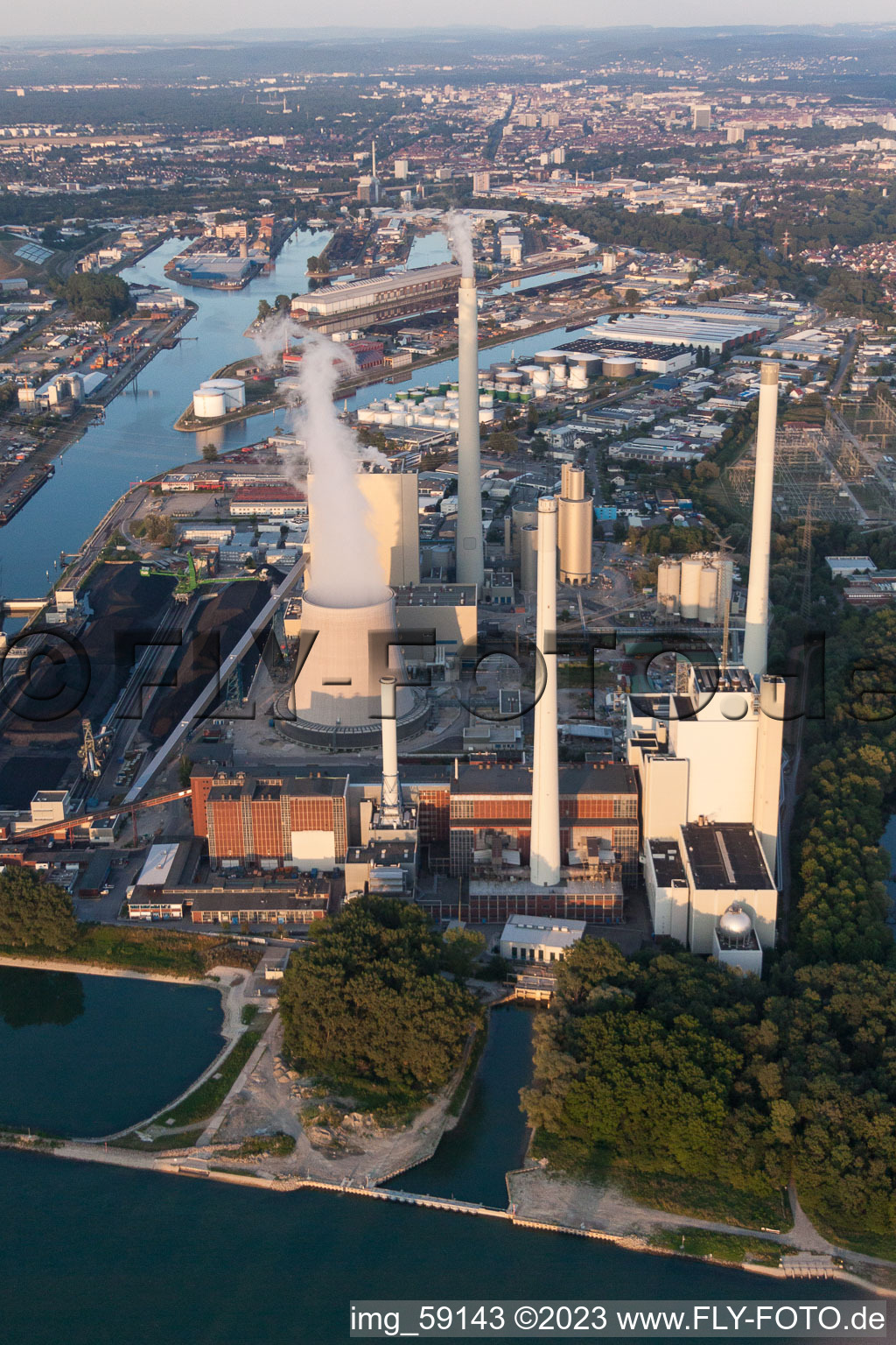 Luftaufnahme von ENBW Kraftwerk am Rhein im Ortsteil Daxlanden in Karlsruhe im Bundesland Baden-Württemberg, Deutschland