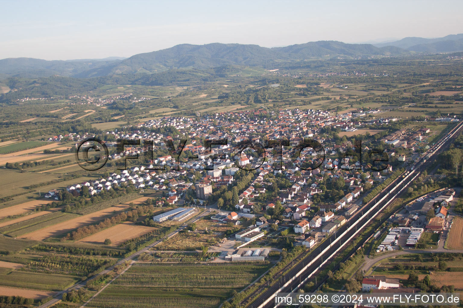 Luftaufnahme von Ortsansicht der Straßen und Häuser der Wohngebiete im Ortsteil Urloffen in Appenweier im Bundesland Baden-Württemberg, Deutschland