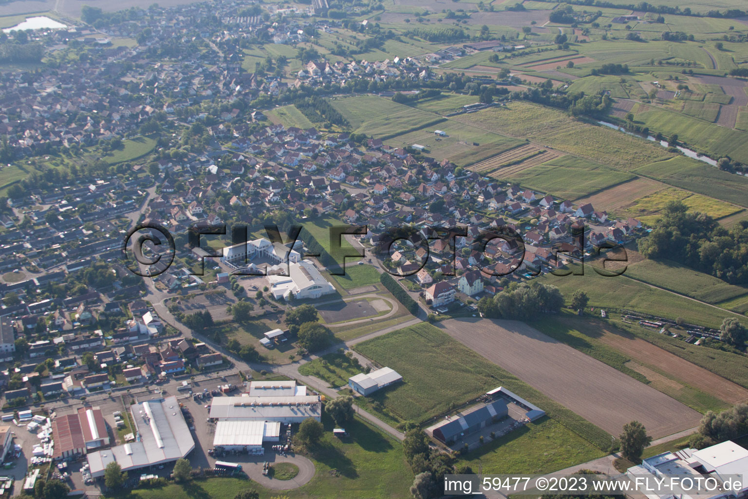 Luftaufnahme von Rhinau im Bundesland Bas-Rhin, Frankreich