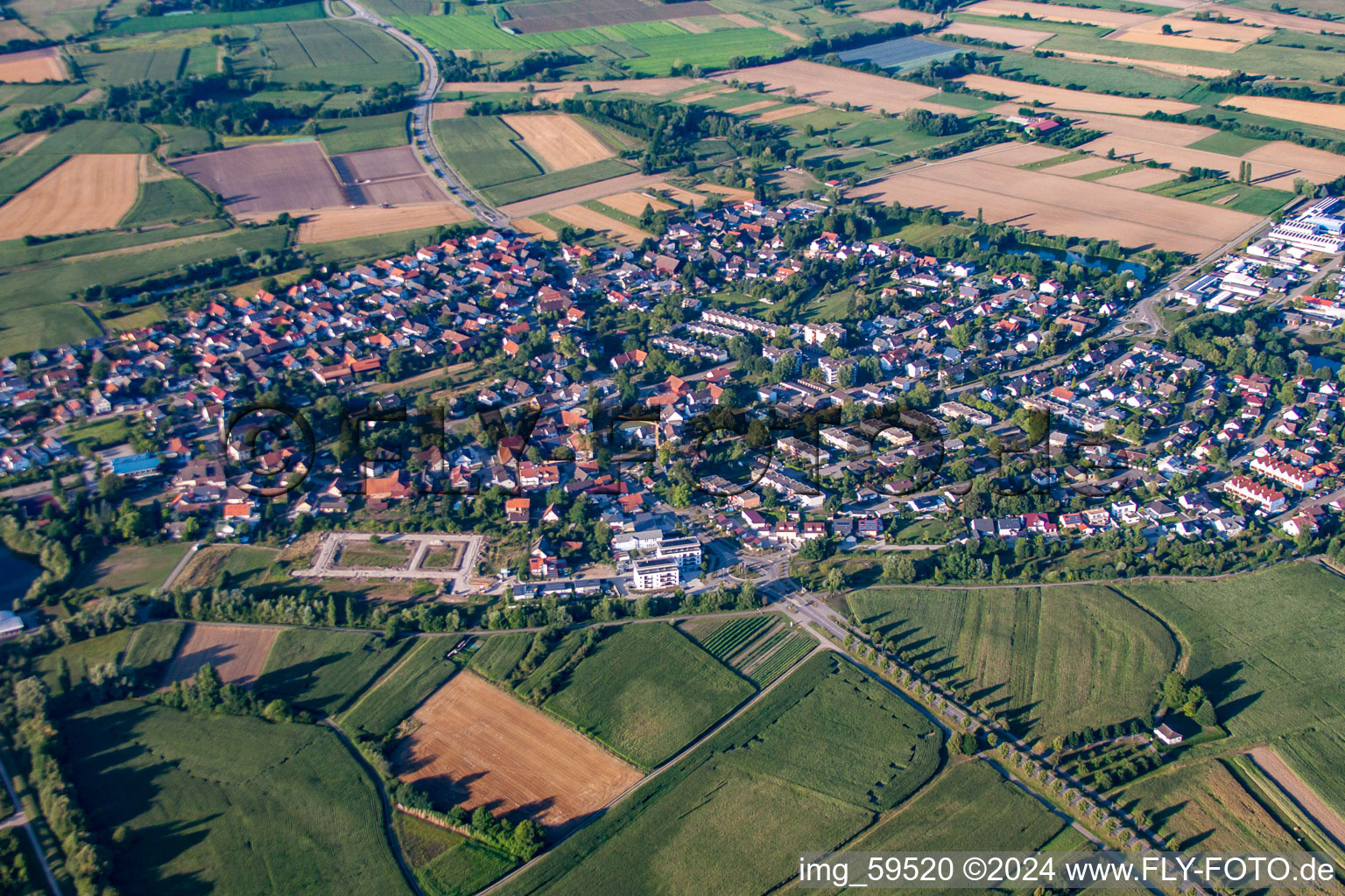 Ortsansicht der Straßen und Häuser der Wohngebiete in Kehl-Goldscheuer im Bundesland Baden-Württemberg, Deutschland