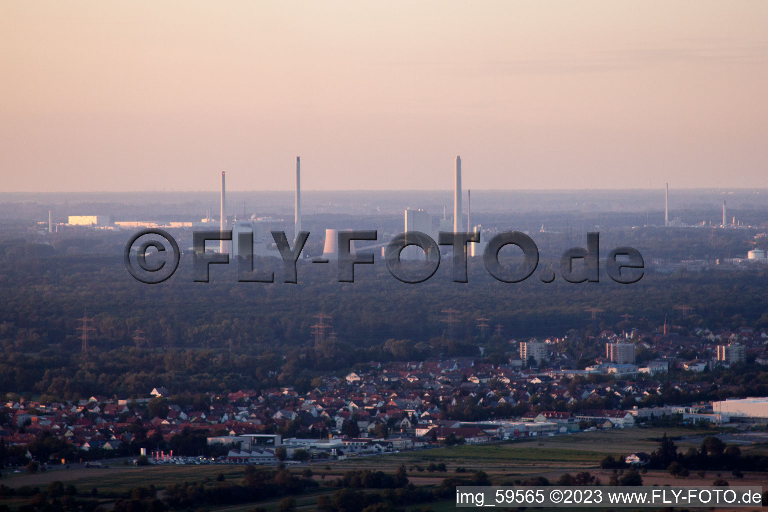 Luftaufnahme von ENBW Kraftwerk am Rhein im Ortsteil Rheinhafen in Karlsruhe im Bundesland Baden-Württemberg, Deutschland
