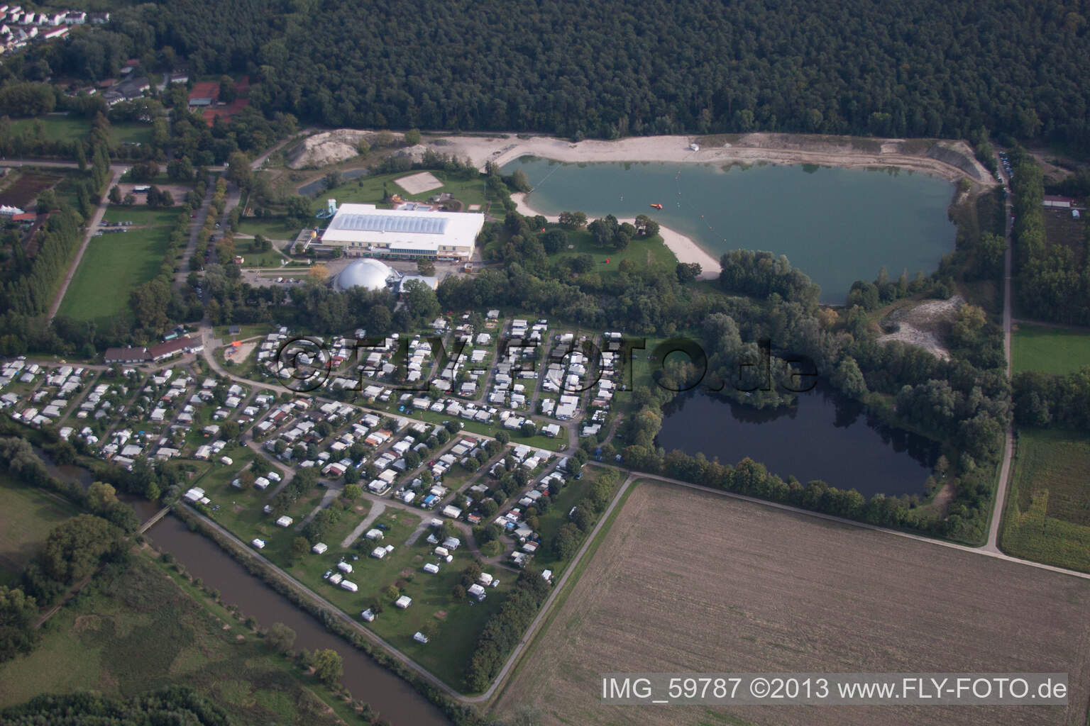 Rülzheim, Campingplatz am Freitzeitzentrum Moby Dick im Bundesland Rheinland-Pfalz, Deutschland