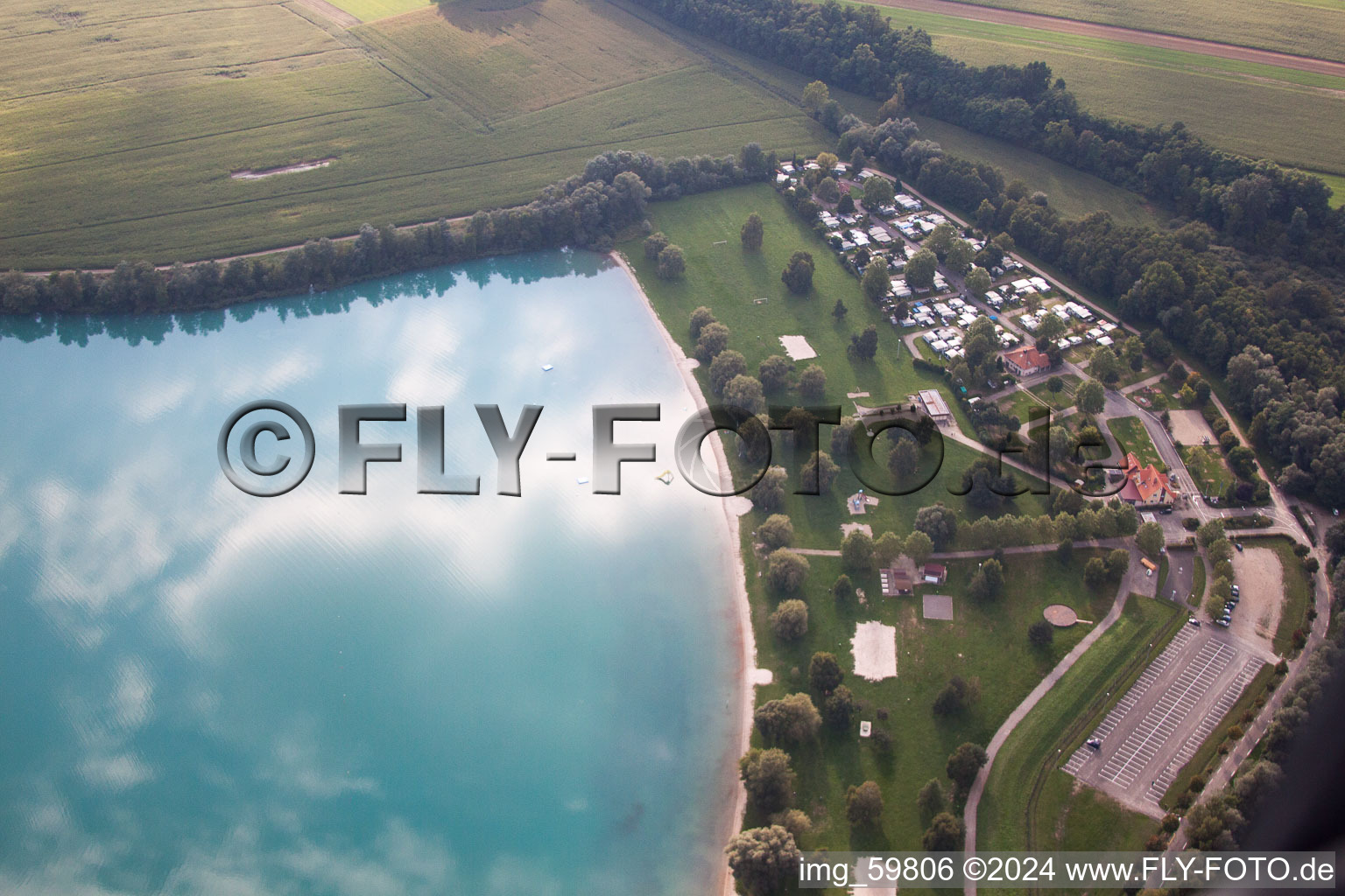 Luftbild von Lauterbourg, Baggersee im Bundesland Bas-Rhin, Frankreich