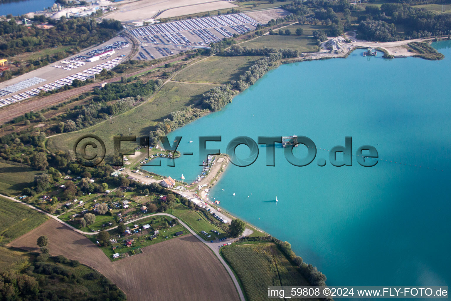 Luftaufnahme von Lauterbourg, Baggersee im Bundesland Bas-Rhin, Frankreich