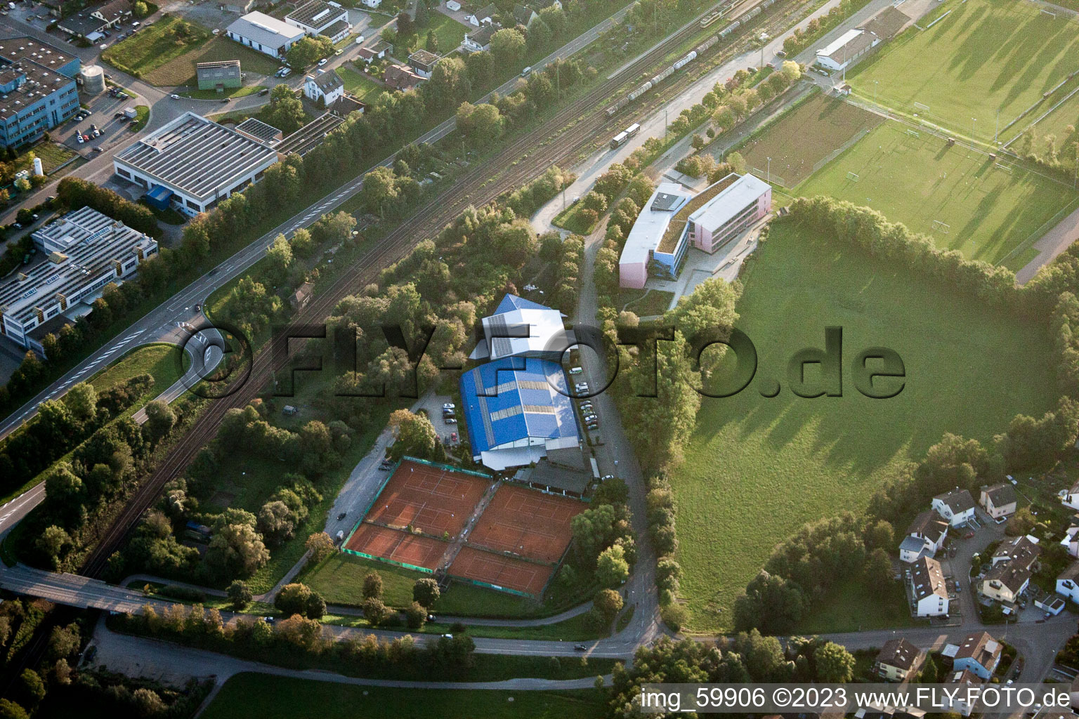 Sport & Tennispark Remchingen im Ortsteil Wilferdingen im Bundesland Baden-Württemberg, Deutschland