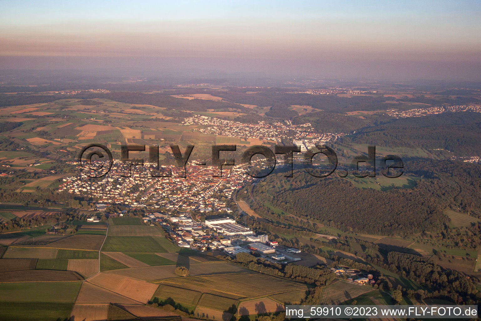 Ortsteil Königsbach in Königsbach-Stein im Bundesland Baden-Württemberg, Deutschland aus der Luft