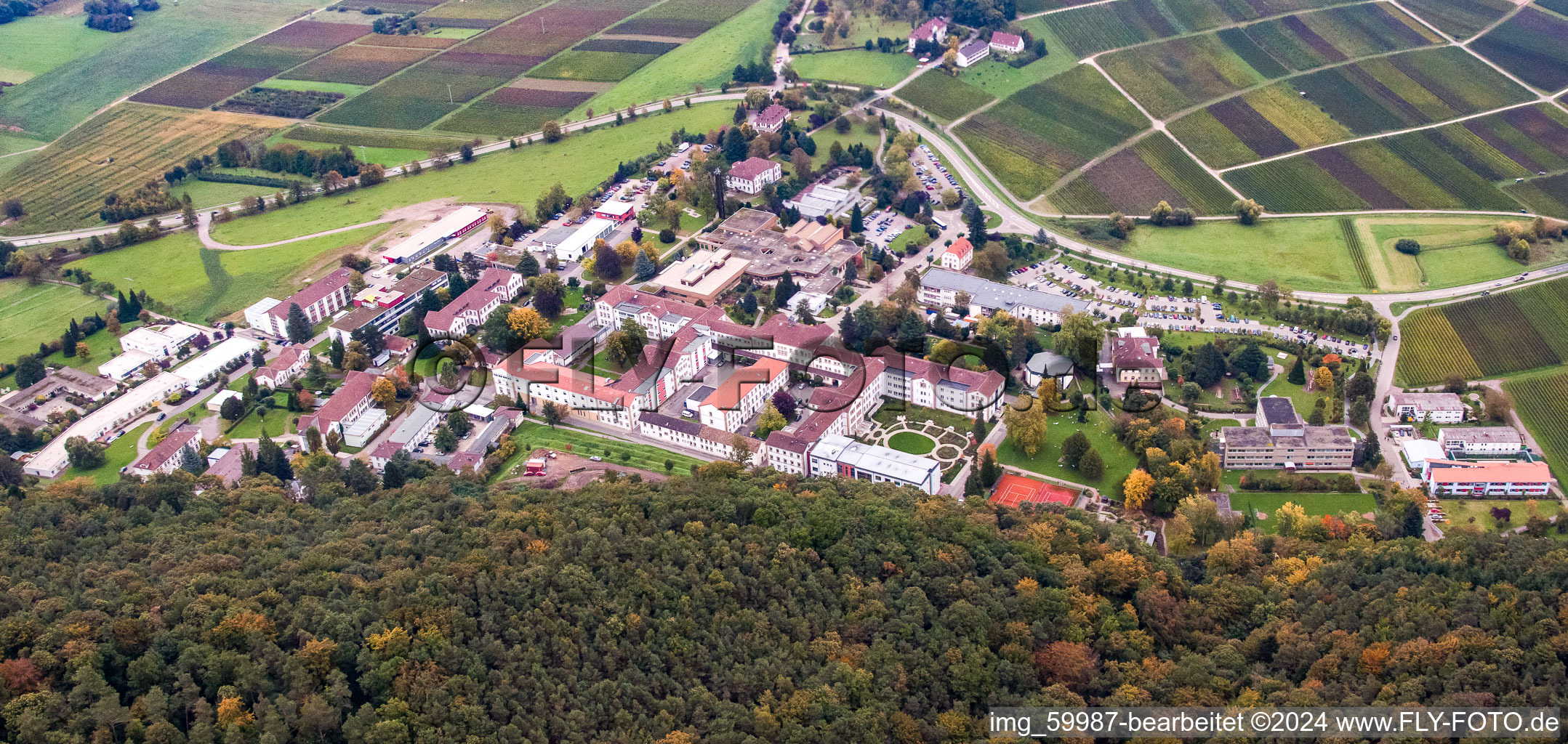 Schrägluftbild von Psyschatrische Landesklinik in Klingenmünster im Bundesland Rheinland-Pfalz, Deutschland