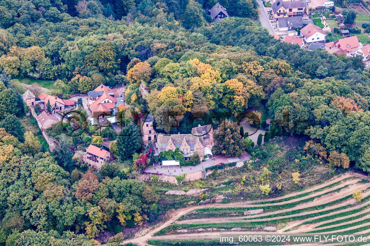 Luftaufnahme von Gebäude des Restaurant Schloss Kropsburg in Sankt Martin im Bundesland Rheinland-Pfalz, Deutschland
