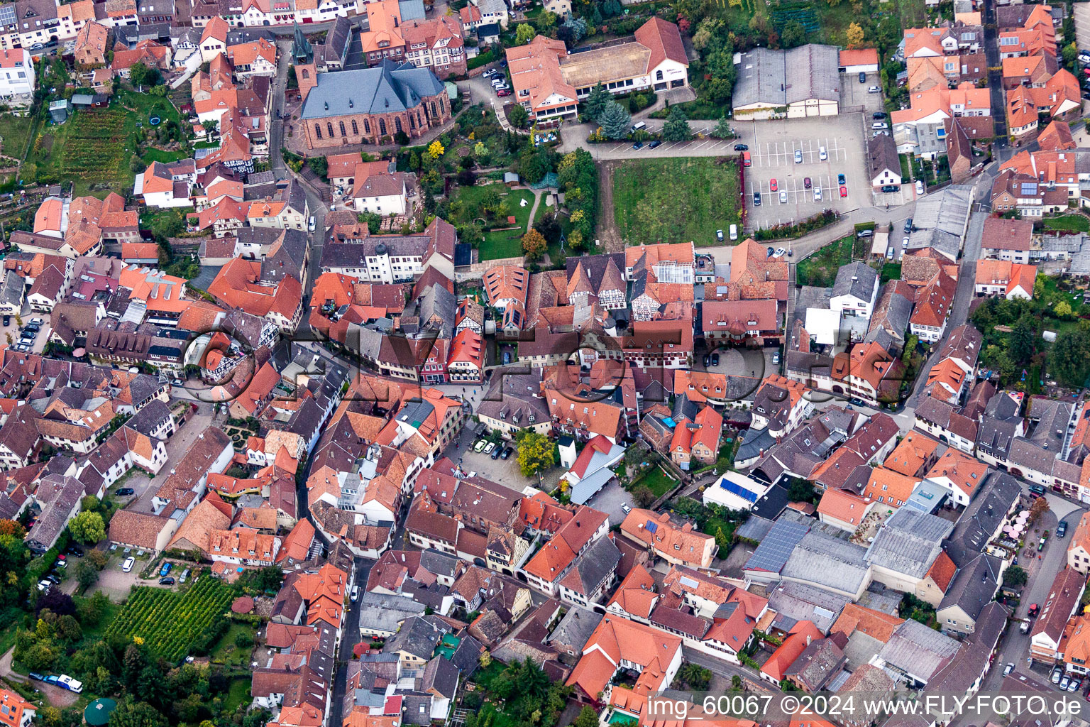 Luftbild von Altstadtbereich und Innenstadtzentrum in Sankt Martin im Bundesland Rheinland-Pfalz, Deutschland