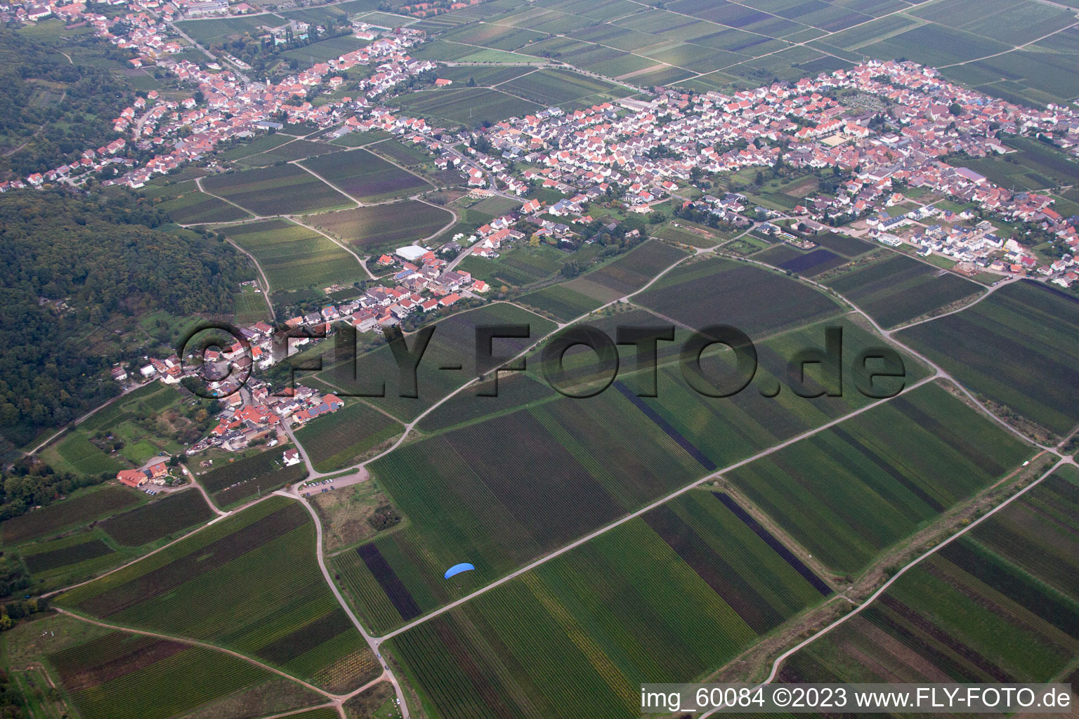 Luftbild von Ortsteil Diedesfeld in Neustadt an der Weinstraße im Bundesland Rheinland-Pfalz, Deutschland