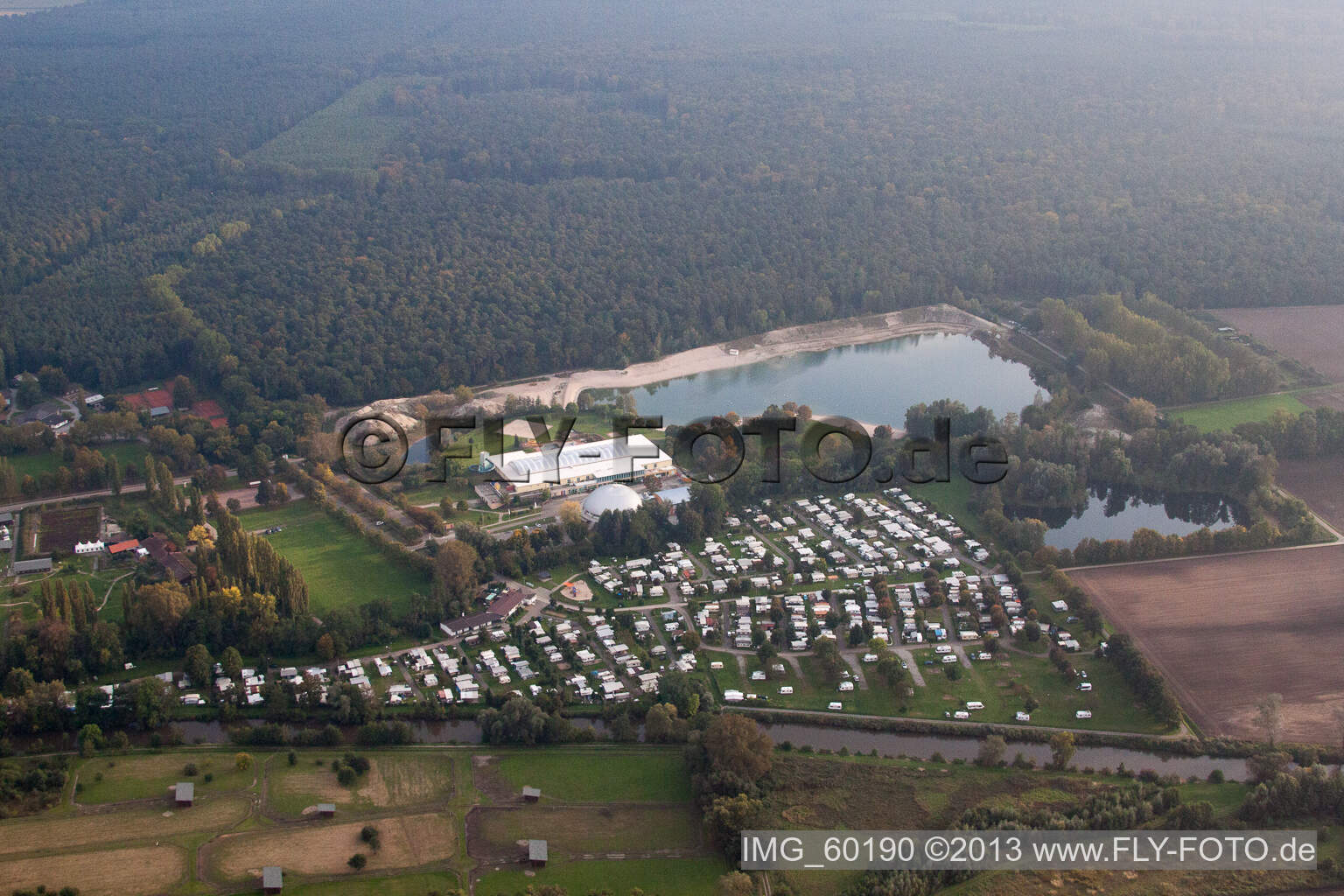Luftbild von Rülzheim, Campingplatz am Freitzeitzentrum Moby Dick im Bundesland Rheinland-Pfalz, Deutschland