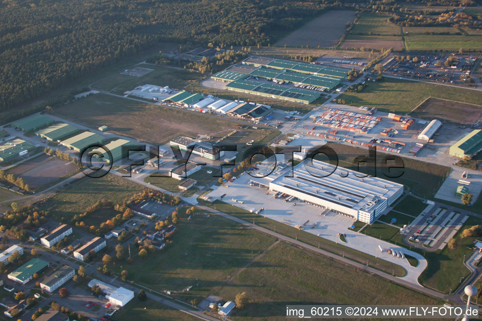 Gebäudekomplex und Logistikzentrum auf dem militärischen Übungsgelände Germersheim US-Army Depot in Germersheim im Bundesland Rheinland-Pfalz, Deutschland