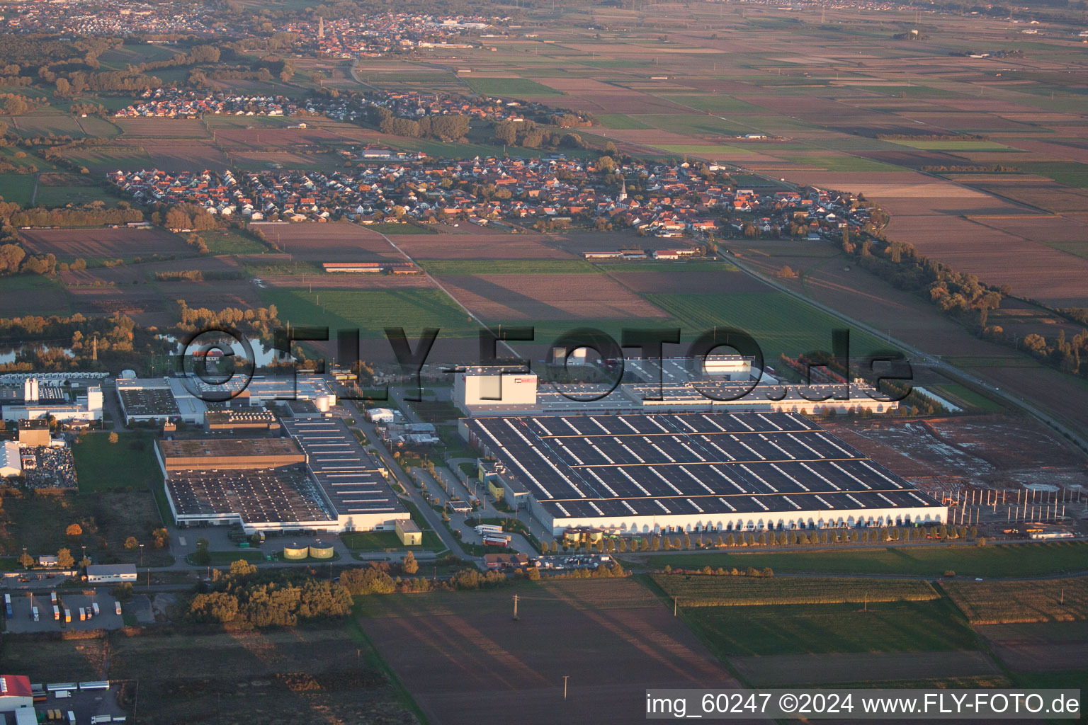 Drohnenbild von Offenbach an der Queich, Industriegebiet im Bundesland Rheinland-Pfalz, Deutschland