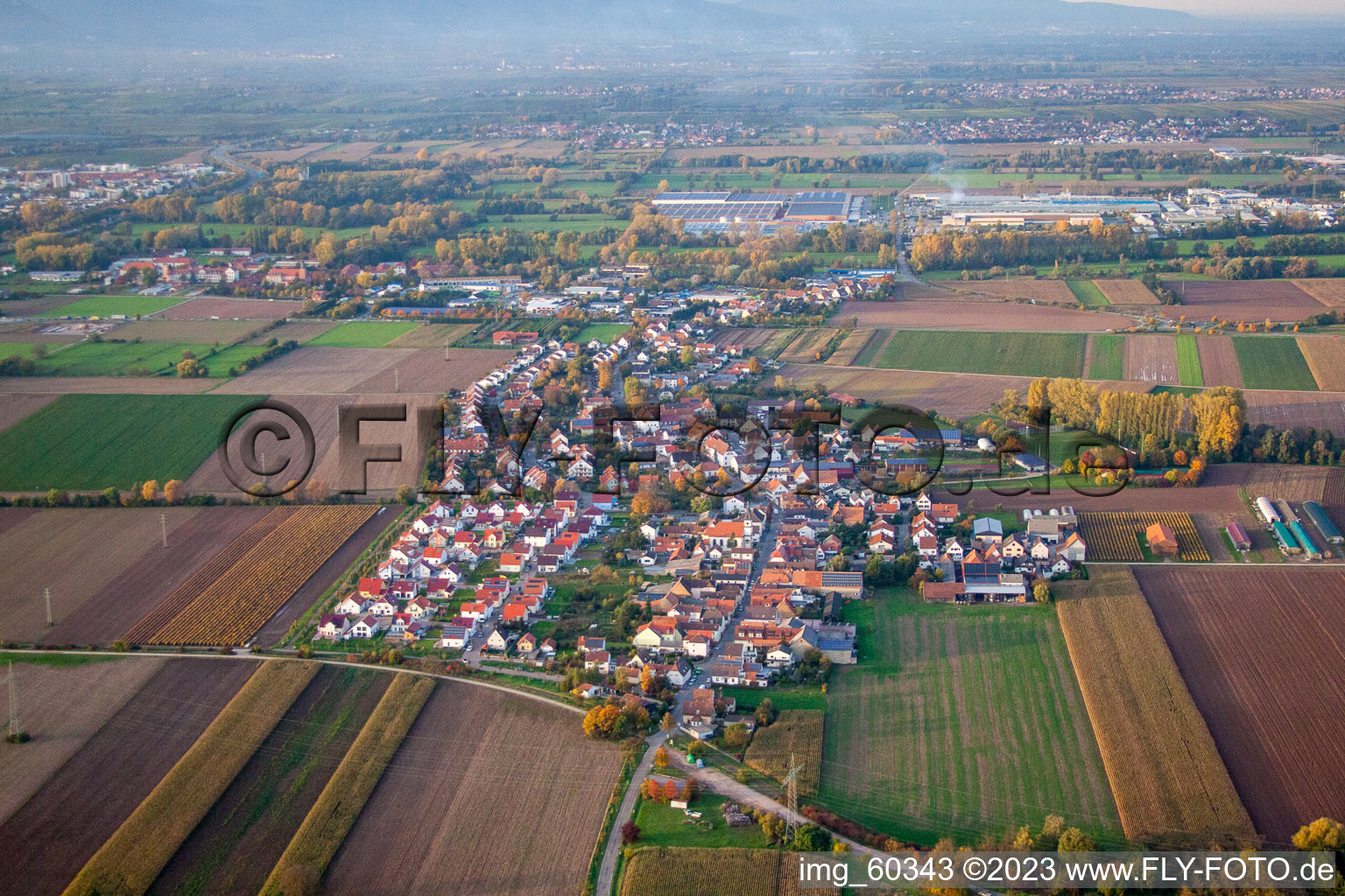 Schrägluftbild von Ortsteil Mörlheim in Landau in der Pfalz im Bundesland Rheinland-Pfalz, Deutschland