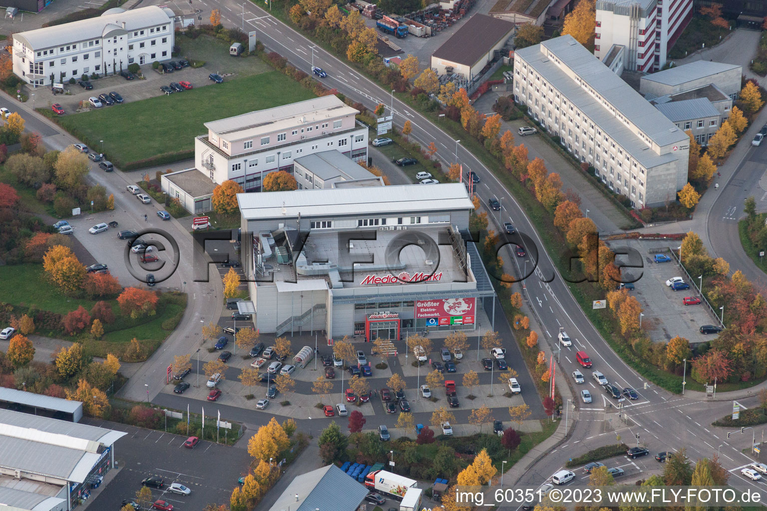 Luftbild von Gebäude des Einkaufszentrum MediaMarkt Landau im Ortsteil Queichheim in Landau in der Pfalz im Bundesland Rheinland-Pfalz, Deutschland