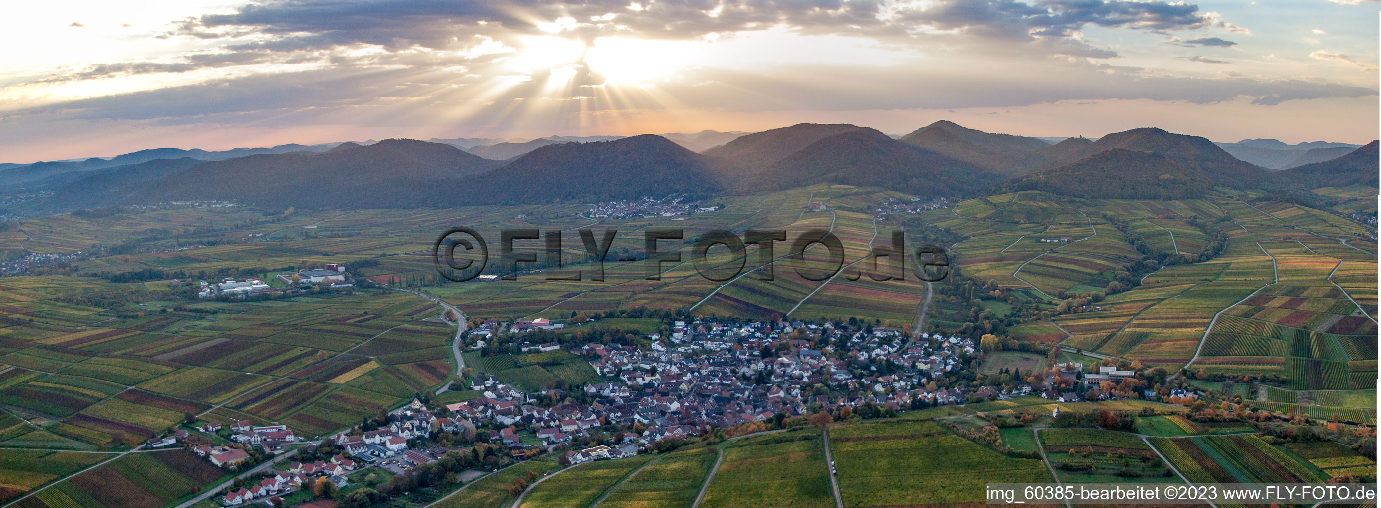 Drohnenbild von Ranschbach im Bundesland Rheinland-Pfalz, Deutschland