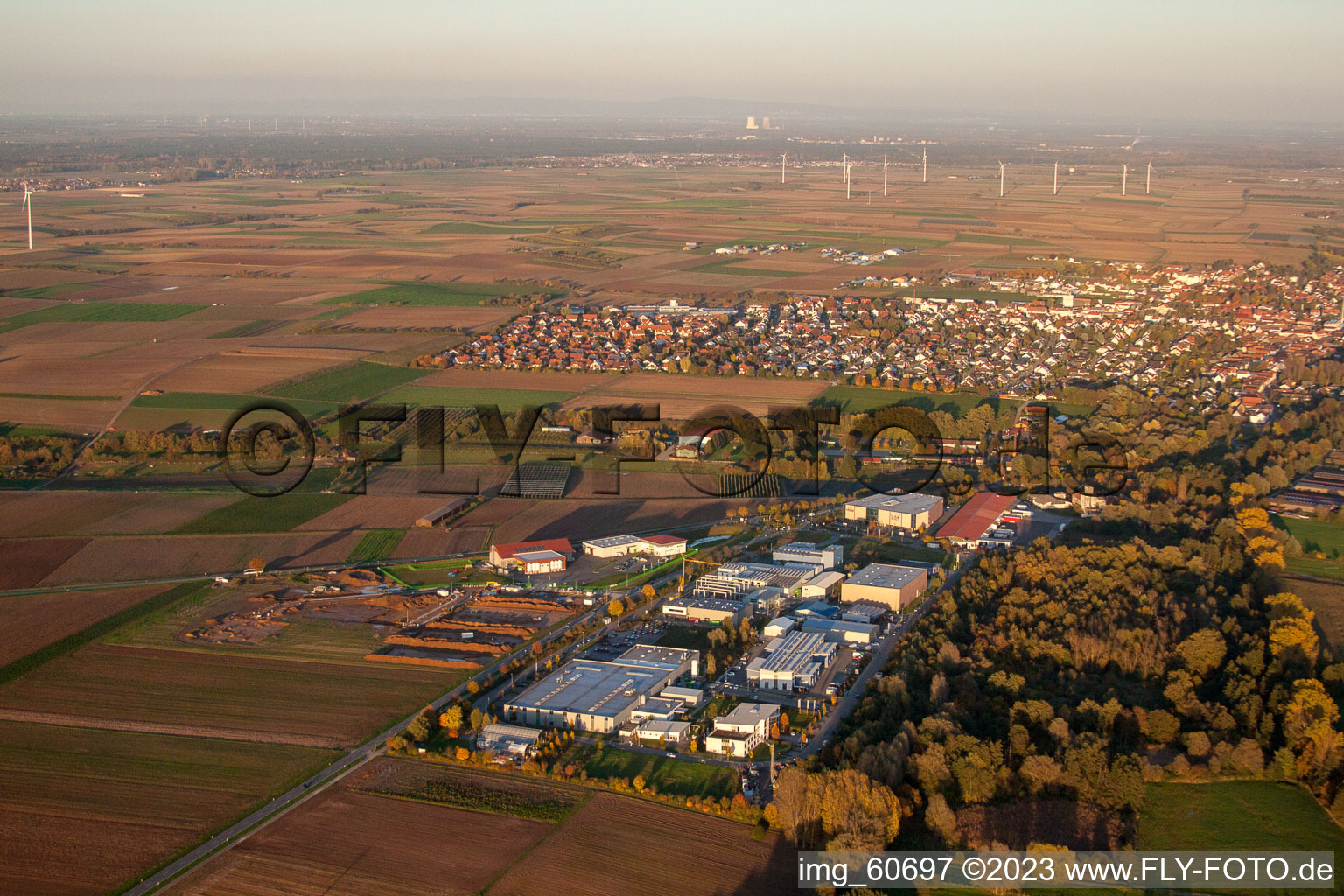 Luftaufnahme von Herxheim von Westen in Herxheim bei Landau/Pfalz im Bundesland Rheinland-Pfalz, Deutschland