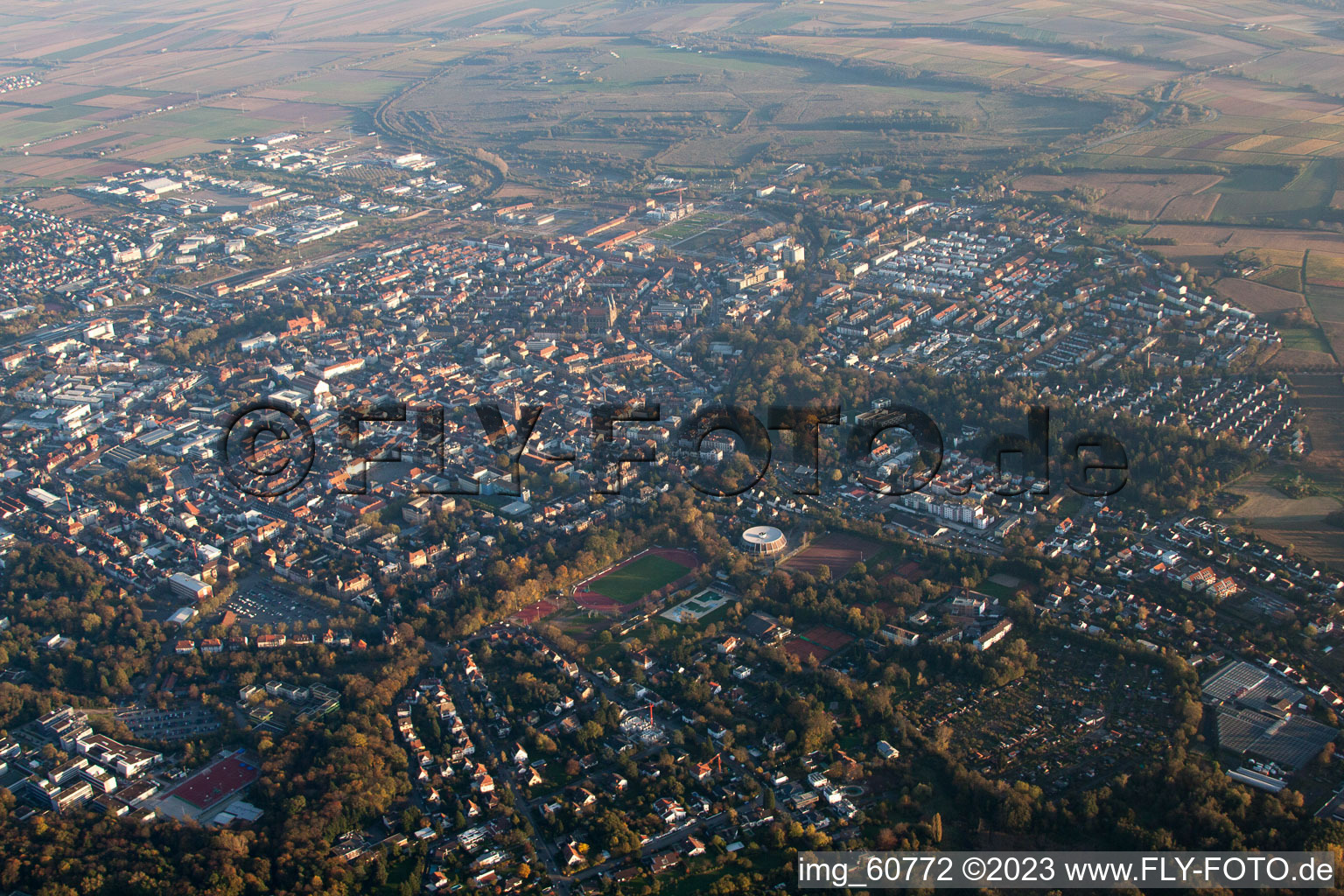 Luftaufnahme von Landau von Nordwesten in Landau in der Pfalz im Bundesland Rheinland-Pfalz, Deutschland