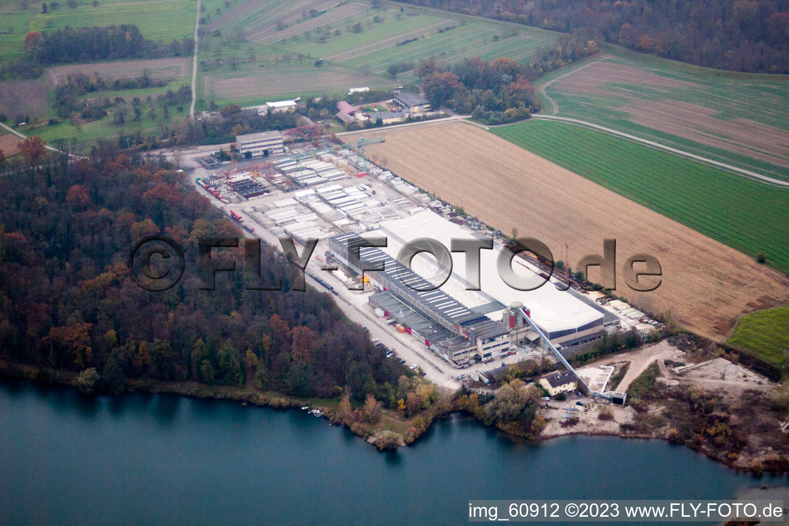 Luftaufnahme von Betonfertigteilewerk Linkenheim GmbH & Co. KG in Linkenheim-Hochstetten im Bundesland Baden-Württemberg, Deutschland