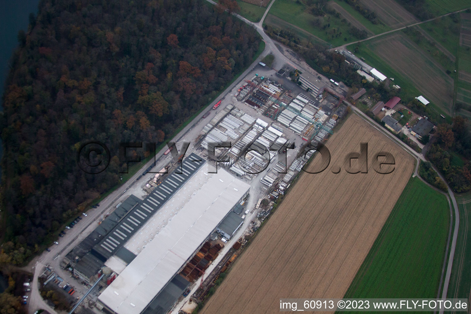 Schrägluftbild von Betonfertigteilewerk Linkenheim GmbH & Co. KG in Linkenheim-Hochstetten im Bundesland Baden-Württemberg, Deutschland