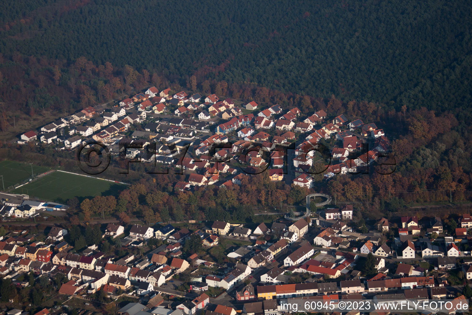 Ortsteil Huttenheim in Philippsburg im Bundesland Baden-Württemberg, Deutschland aus der Luft betrachtet