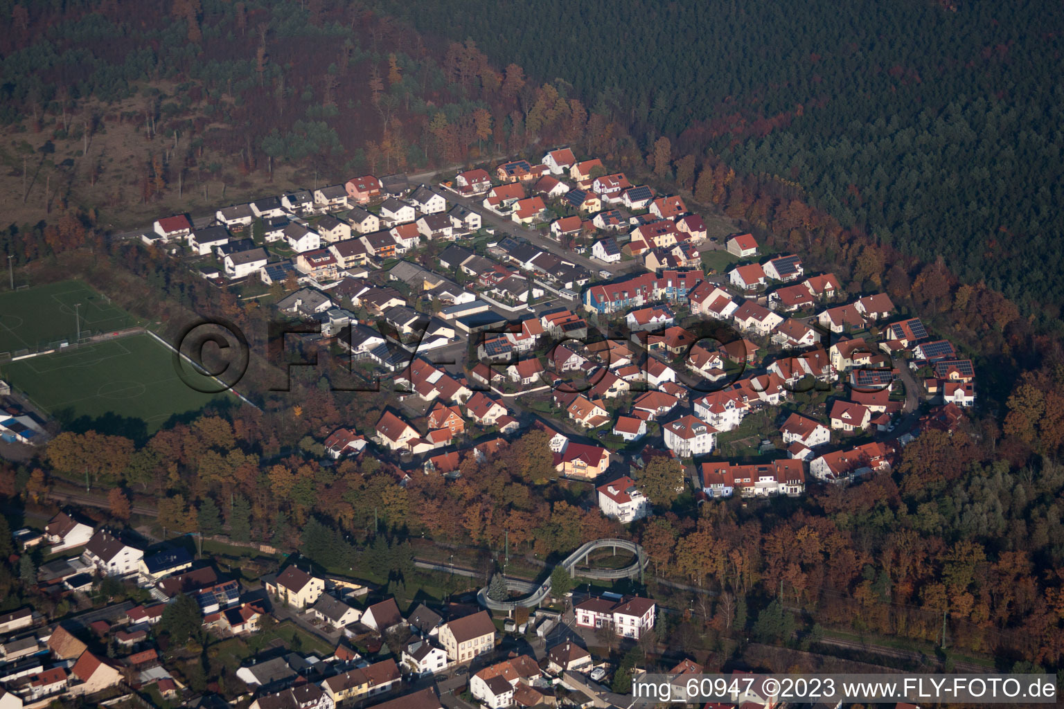 Drohnenbild von Ortsteil Huttenheim in Philippsburg im Bundesland Baden-Württemberg, Deutschland