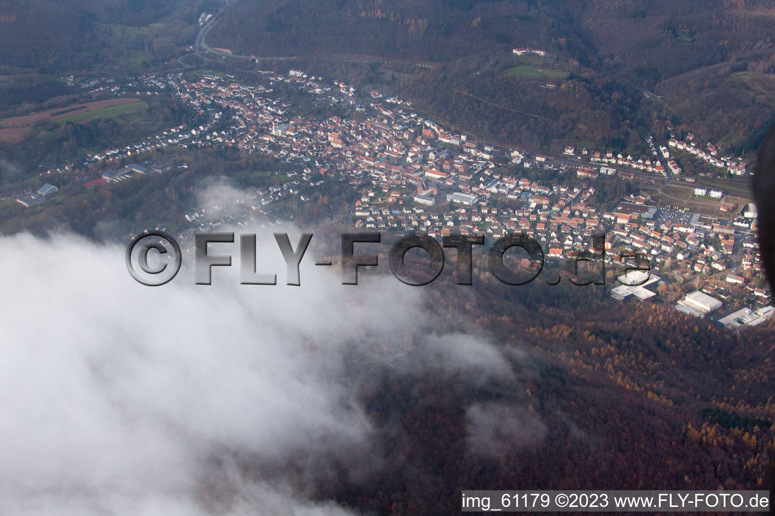 Annweiler am Trifels im Bundesland Rheinland-Pfalz, Deutschland aus der Luft