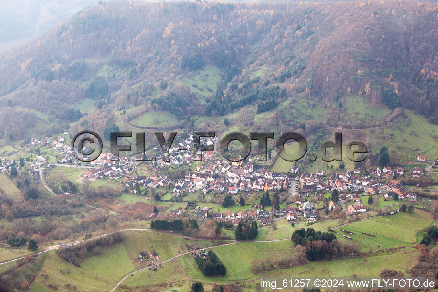 Luftbild von Dorf - Ansicht in Dernbach im Bundesland Rheinland-Pfalz, Deutschland