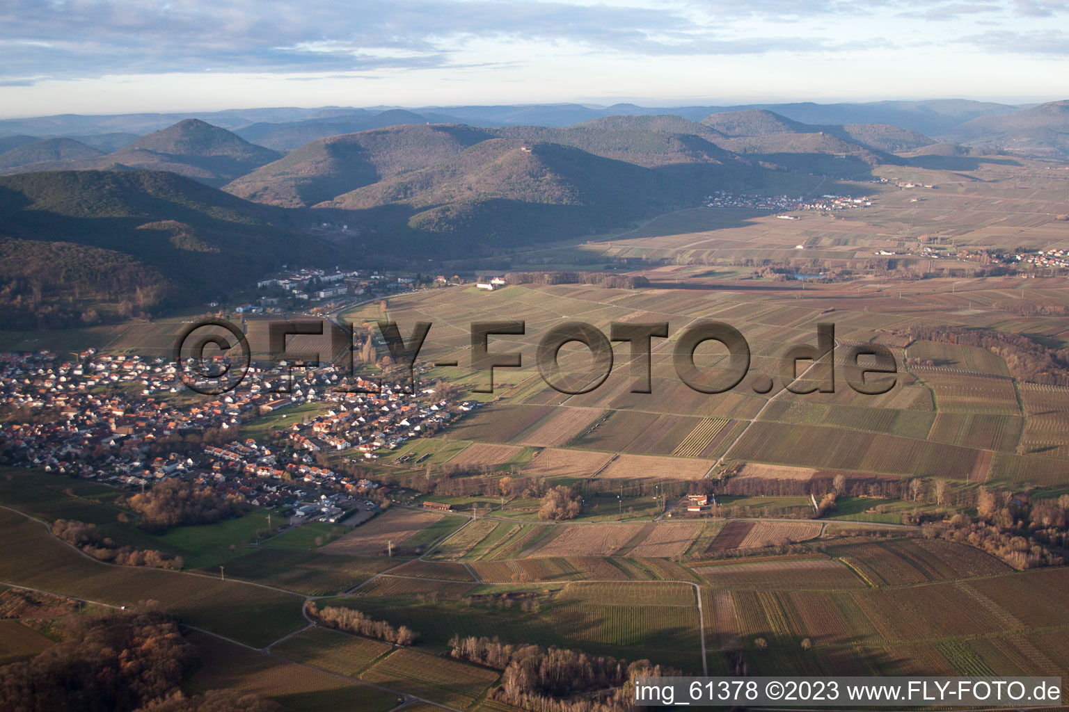 Drohnenbild von Klingenmünster im Bundesland Rheinland-Pfalz, Deutschland