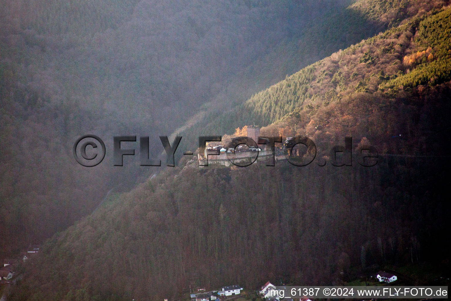 Klingenmünster, Burg Landeck im Bundesland Rheinland-Pfalz, Deutschland vom Flugzeug aus