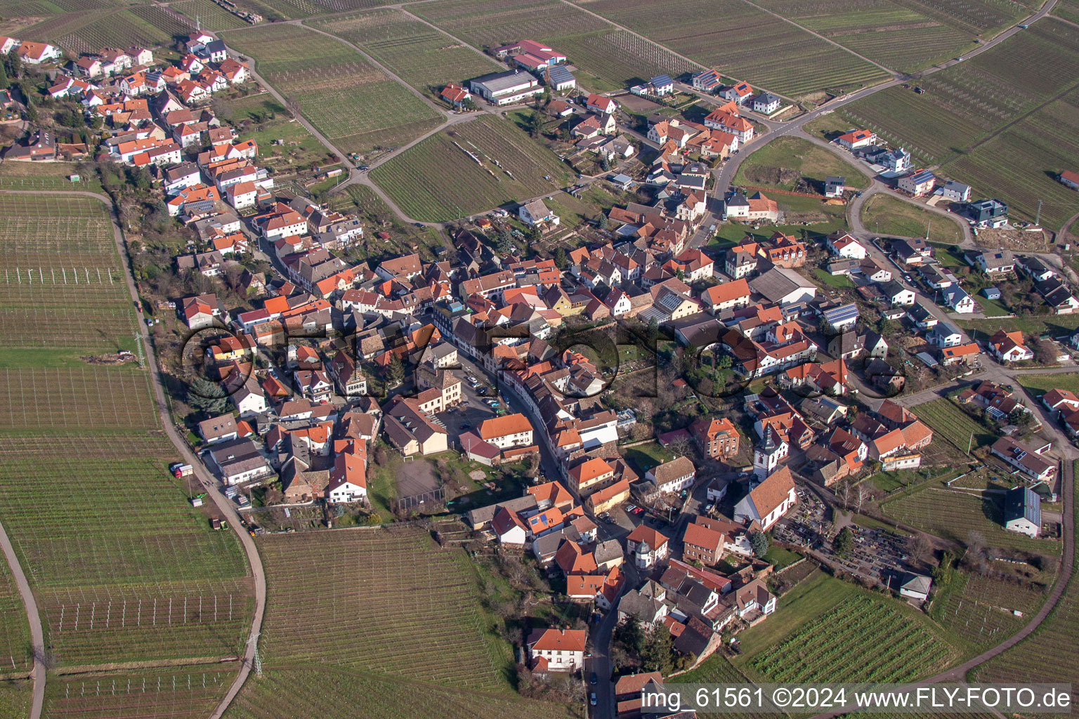 Luftaufnahme von Dorf - Ansicht am Rande von landwirtschaftlichen Feldern und Nutzflächen in Weyher in der Pfalz im Bundesland Rheinland-Pfalz, Deutschland