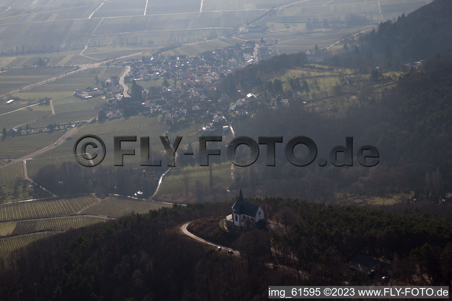 Burrweiler, Annakapelle im Bundesland Rheinland-Pfalz, Deutschland von oben gesehen