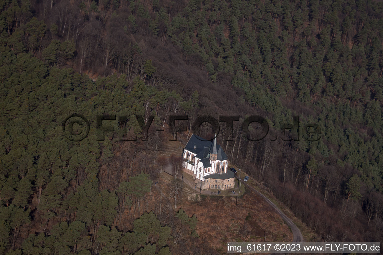 Burrweiler, Annakapelle im Bundesland Rheinland-Pfalz, Deutschland von der Drohne aus gesehen