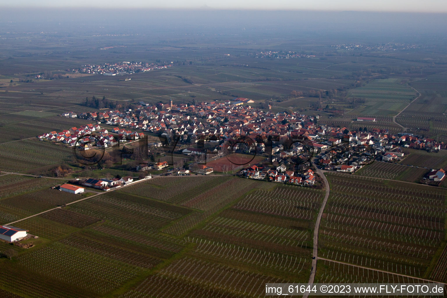 Ortsteil Nußdorf in Landau in der Pfalz im Bundesland Rheinland-Pfalz, Deutschland aus der Drohnenperspektive