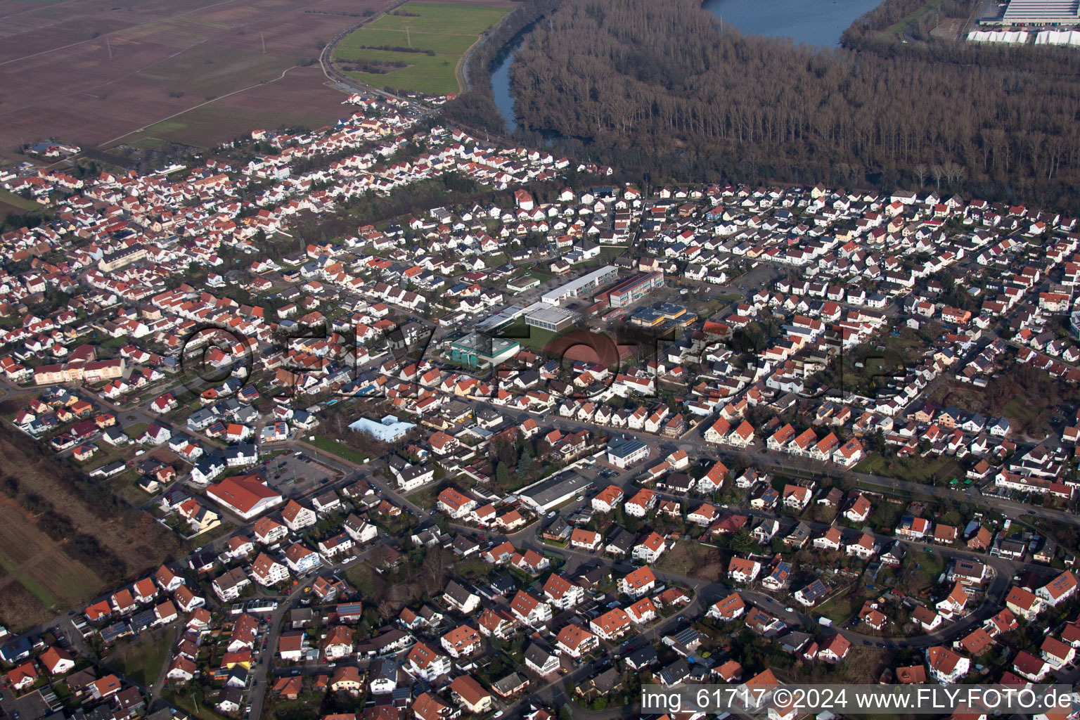 Lingenfeld im Bundesland Rheinland-Pfalz, Deutschland von der Drohne aus gesehen